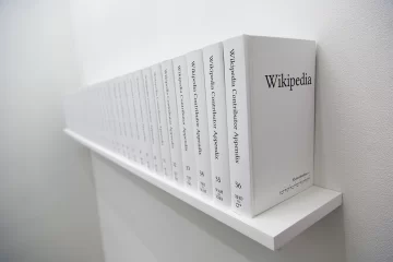 Existe una versión «simple» de la Wikipedia especial para niños o adultos que están aprendiendo inglés