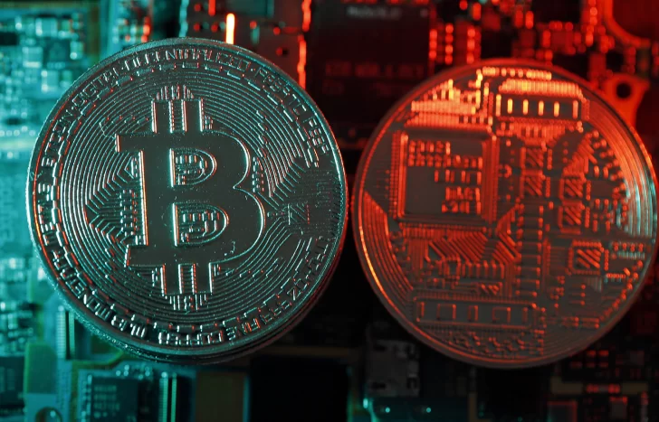 Criptos caen mientras Bitcoin se desploma por debajo de $8,000