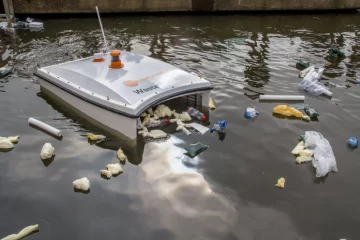 El dron acuático que se encarga de limpiar residuos en ríos