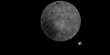 Un satélite chino ha permitido tomar esta increíble foto de la Luna y la Tierra al mismo tiempo