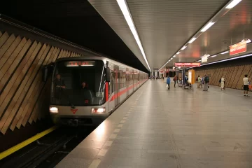 Metro de Praga equipado ahora con 10 nuevos cajeros automáticos de Bitcoin