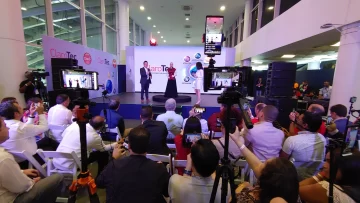 ClaroTec presentó a Sophia, la robot humanoide