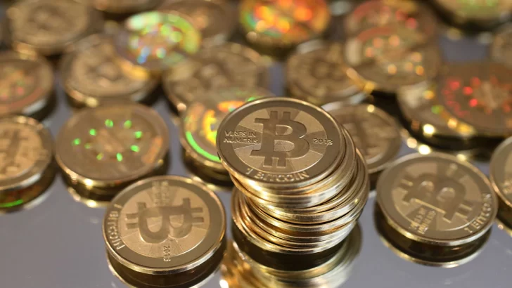 El precio de Bitcoin aumenta 5% a $8,450 dolares