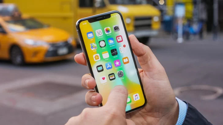 Apple exagera duración batería de iPhone en hasta un 51%, según un informe