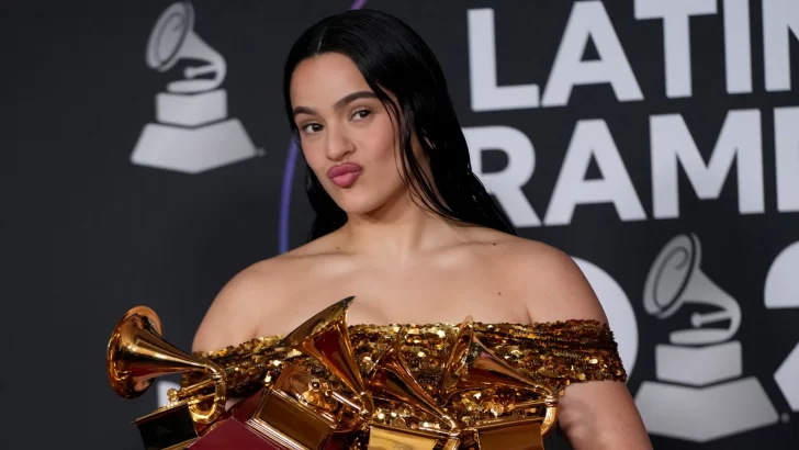 La Rosalía, una de las grandes galardonadas anoche en los Latin Grammys