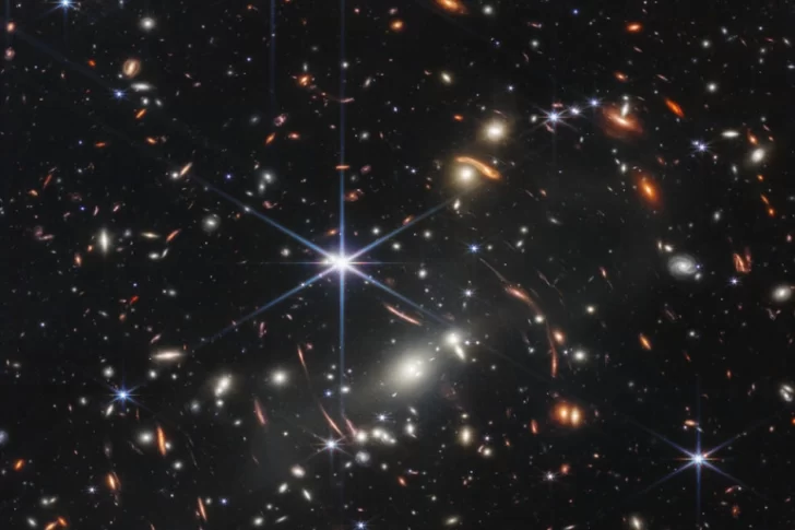 El telescopio espacial James Webb detecta la galaxia más distante encontrada (hasta ahora)