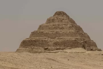 Descubren pirámide de una reina desconocida con cientos de momias en Egipto