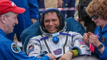 El astronauta latino que estaba varado y volvió a la Tierra después de 371 días