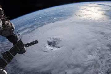 El huracán Beryl y su avance por el Caribe