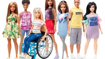 Las nuevas Barbies usan una silla de ruedas y protesis