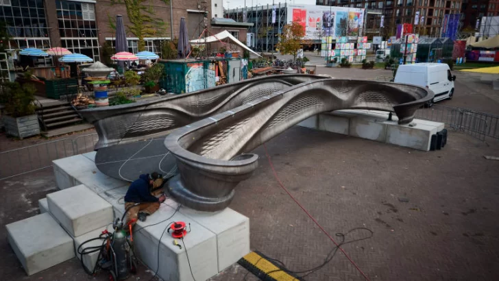 El primer puente de acero impreso en 3D ya se puede usar