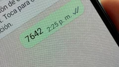 Qué significa el número 7642 y por qué lo usan los jóvenes en WhatsApp