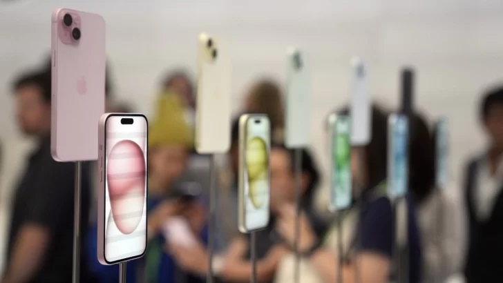 Furor en Japón con un iPhone que no es el iPhone 15 sino una versión más vieja