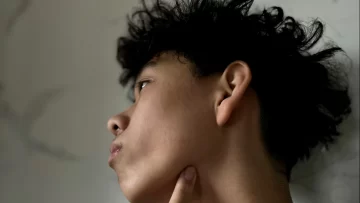 Qué es el Mewing: el trend y reto de TikTok que es furor en 2024